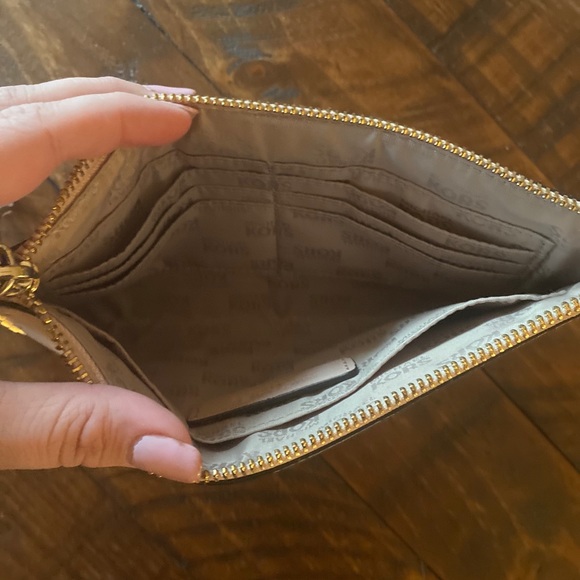 Michael Kors wristlet - Picture 2 of 2